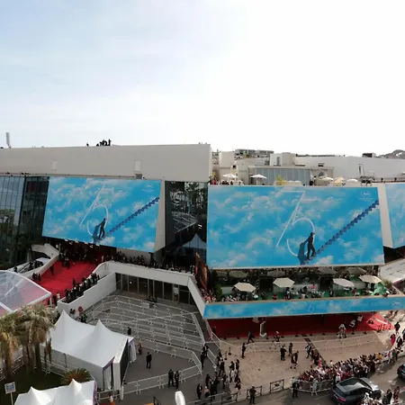 لاستيريل فندق 2*