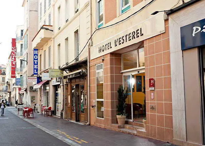 لاستيريل فندق 2*