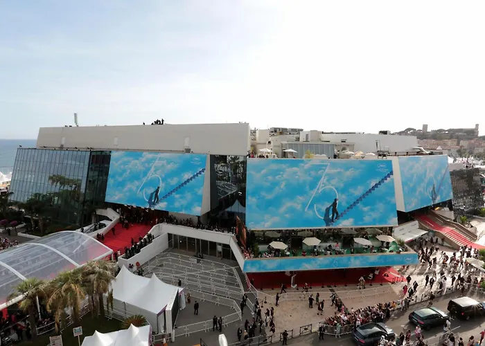 لاستيريل فندق 2*