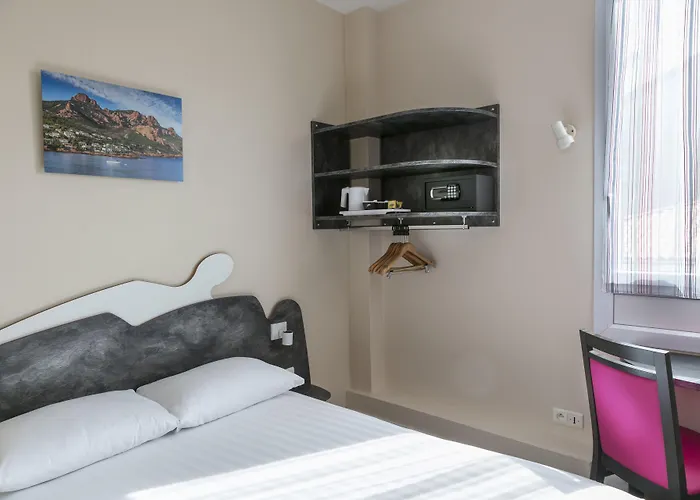 لاستيريل فندق 2*