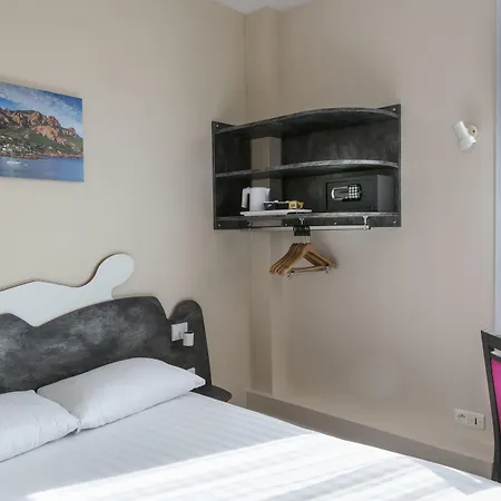 L'esterel Hotel 2*