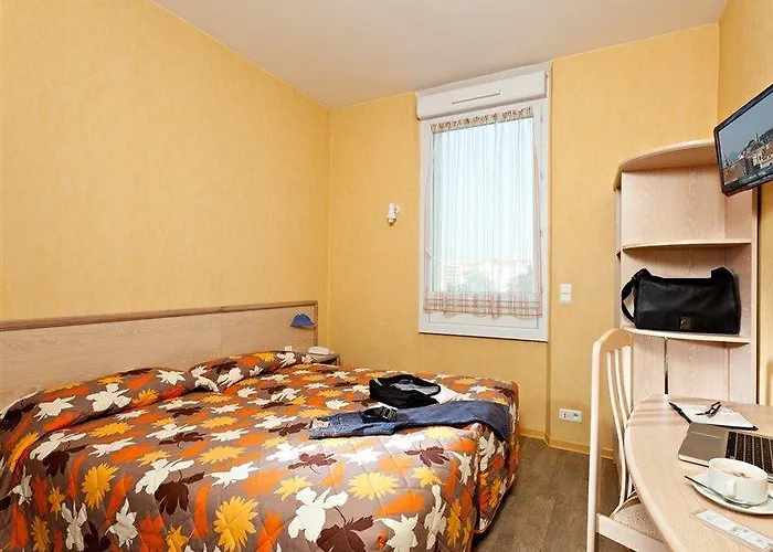 レステレル ホテル 2*